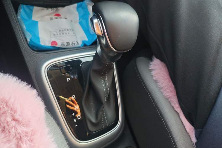 Used Kia kx1 Stonic 2021 1.4L CVT Fun & Sunroof Model Gear Lever
