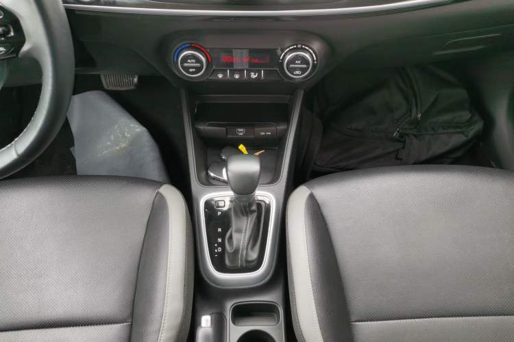 Used Kia kx1 Stonic 2021 1.4L CVT Sunroof Model Gear Lever