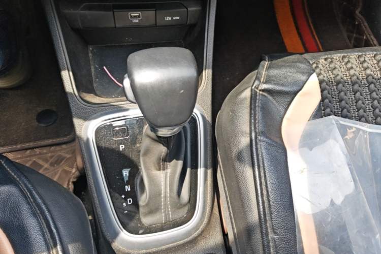 Used Kia kx1 Stonic 2021 1.4L CVT Sunroof Model Gear Lever
