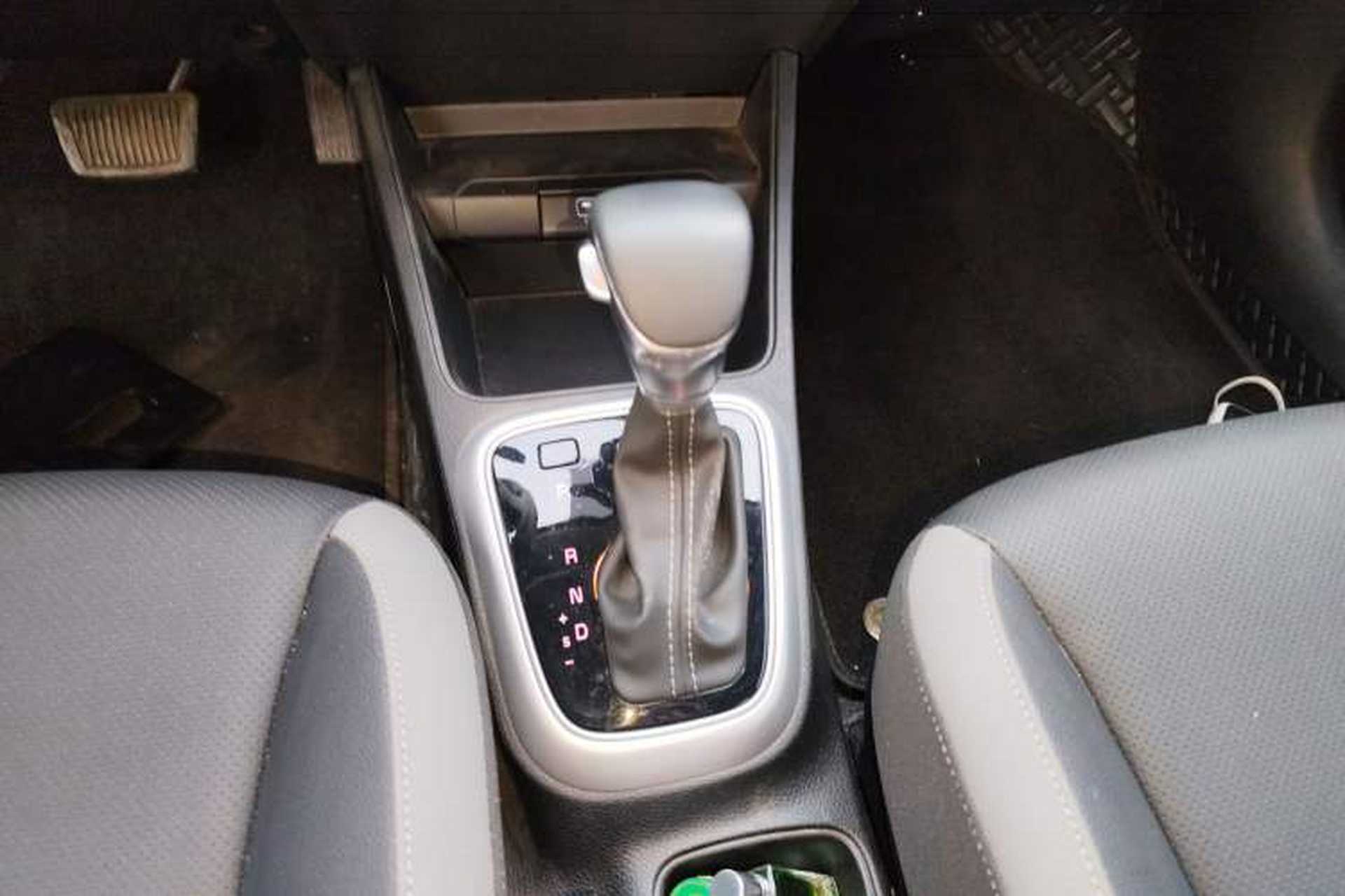 Used Kia kx1 Stonic 2021 1.4L CVT Fun Edition Gear Lever