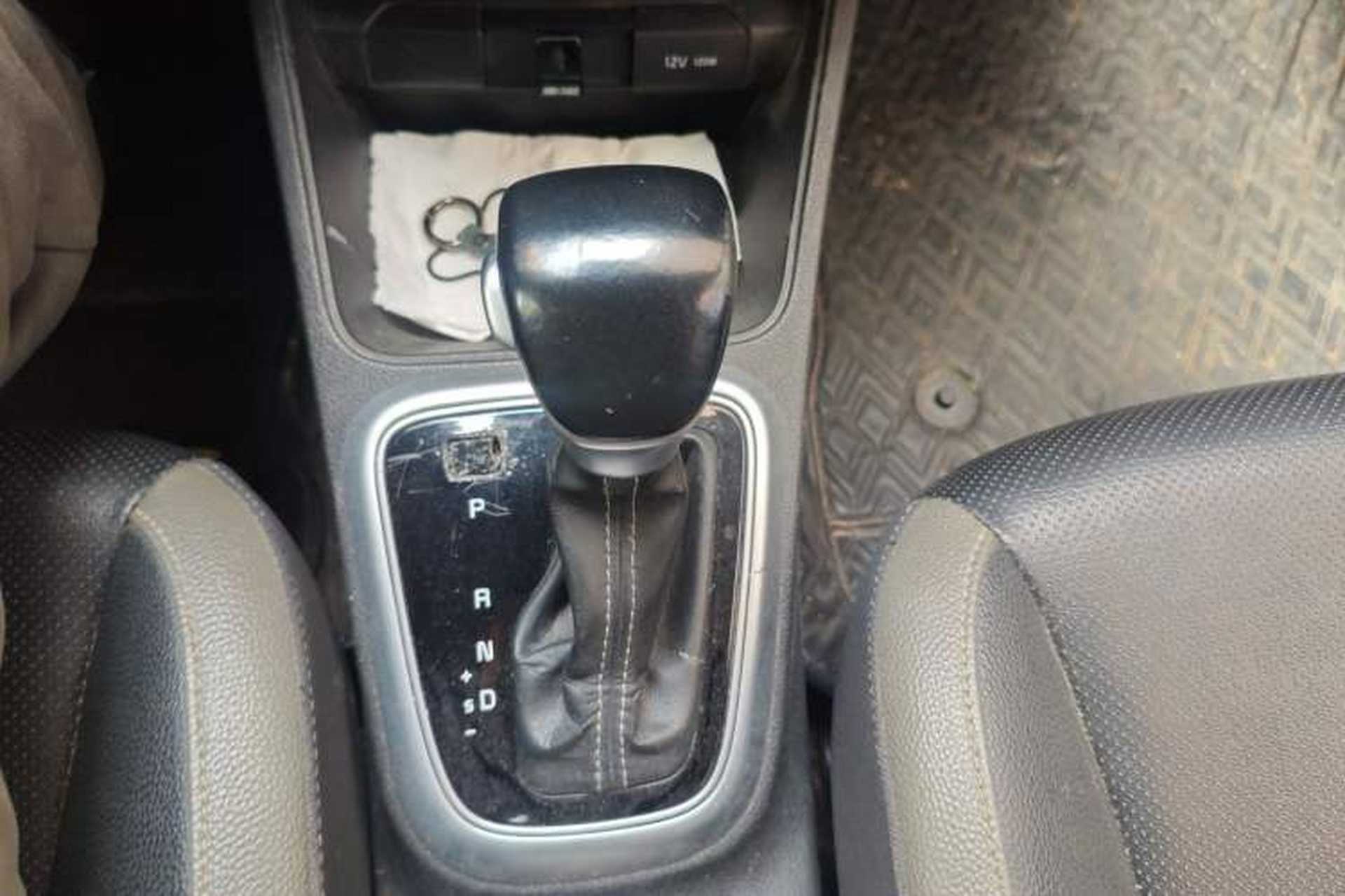Used Kia kx1 Stonic 2021 1.4L CVT Fun Edition Gear Lever
