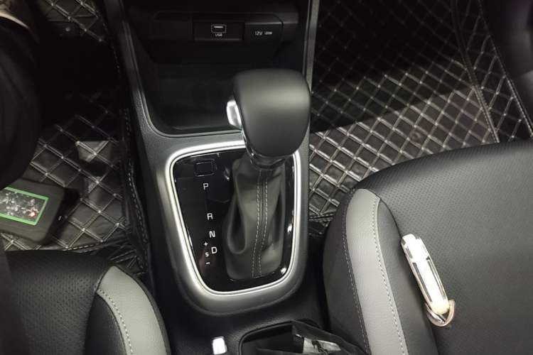 Used Kia kx1 Stonic 2021 1.4L CVT Fun Edition Gear Lever