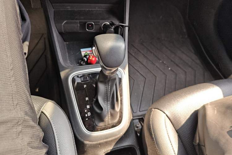 Used Kia kx1 Stonic 2021 1.4L CVT Fun & Sunroof Model Gear Lever