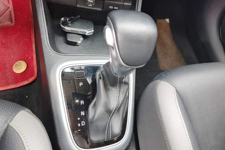 Used Kia kx1 Stonic 2021 1.4L CVT Sunroof Model Gear Lever