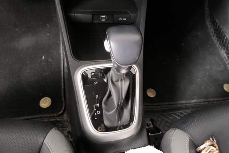 Used Kia kx1 Stonic 2021 1.4L CVT Sunroof Model Gear Lever