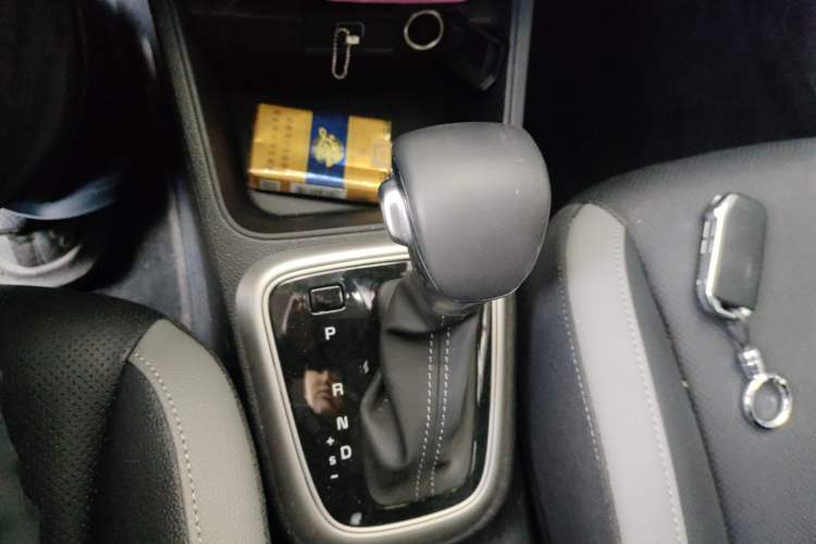 Used Kia kx1 Stonic 2021 1.4L CVT Fun Edition Gear Lever