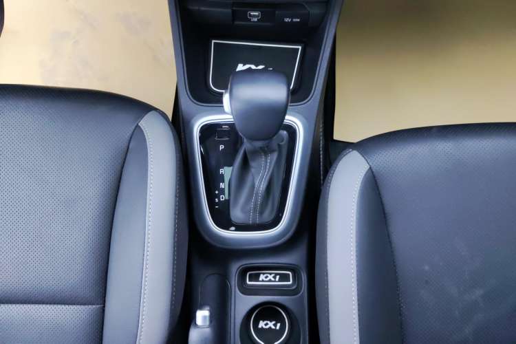 Used Kia kx1 Stonic 2021 1.4L CVT Sunroof Model Gear Lever