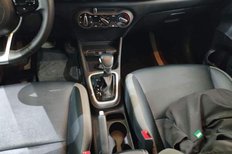 Used Kia kx1 Stonic 2021 1.4L CVT Fun Edition Gear Lever