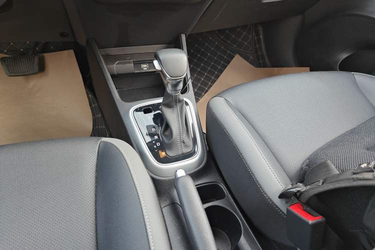 Used Kia kx1 Stonic 2021 1.4L CVT Fun Edition Gear Lever