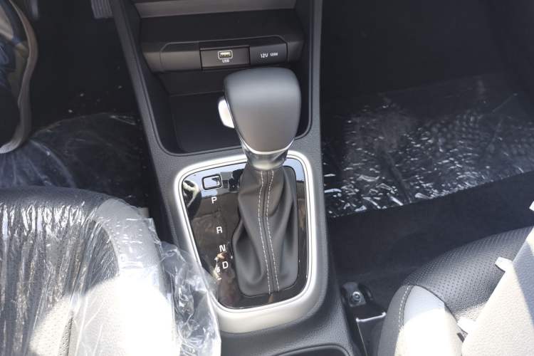 Used Kia kx1 Stonic 2021 1.4L CVT Fun Edition Gear Lever