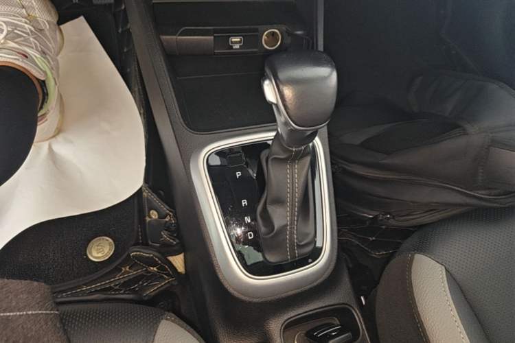Used Kia kx1 Stonic 2021 1.4L Automatic Fun & Sport Edition Gear Lever