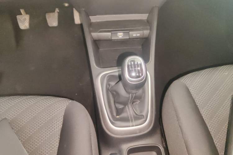 Used Kia kx1 Stonic 2021 1.4L Manual Fun Edition Gear Lever
