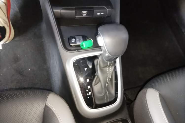 Used Kia kx1 Stonic 2021 1.4L CVT Fun Edition Gear Lever