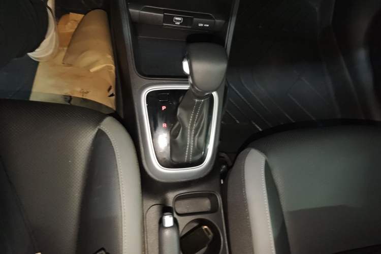 Used Kia kx1 Stonic 2021 1.4L CVT Sunroof Model Gear Lever
