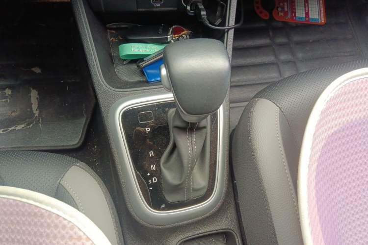 Used Kia kx1 Stonic 2021 1.4L CVT Fun & Sunroof Model Gear Lever