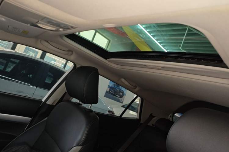 Used Kia kx1 Stonic 2021 1.4L CVT Fun & Sunroof Model Headliner