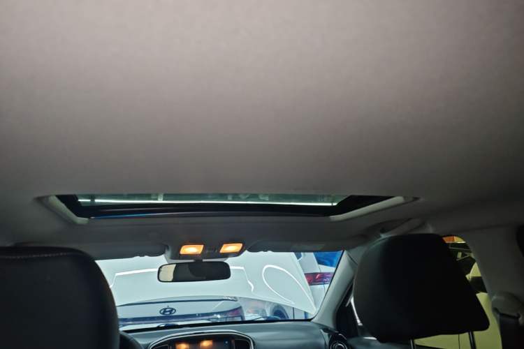 Used Kia kx1 Stonic 2021 1.4L CVT Sunroof Model Headliner