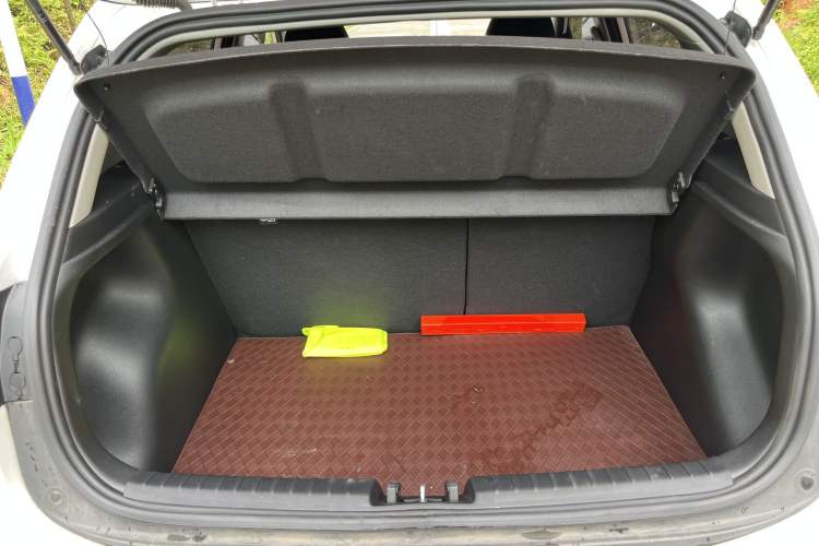 Used Kia kx1 Stonic 2021 1.4L CVT Sunroof Model Interior 1