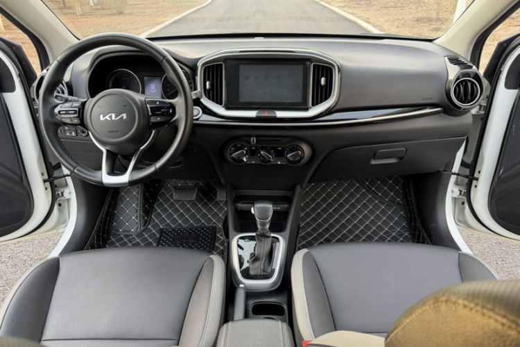 Used Kia kx1 Stonic 2021 1.4L Automatic Fun Edition Interior 1