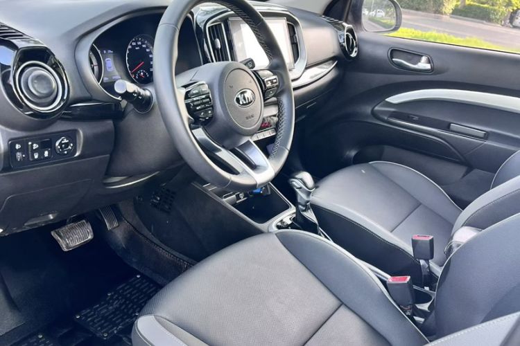 Used Kia kx1 Stonic 2021 1.4L Automatic Fun & Sport Edition Interior 2