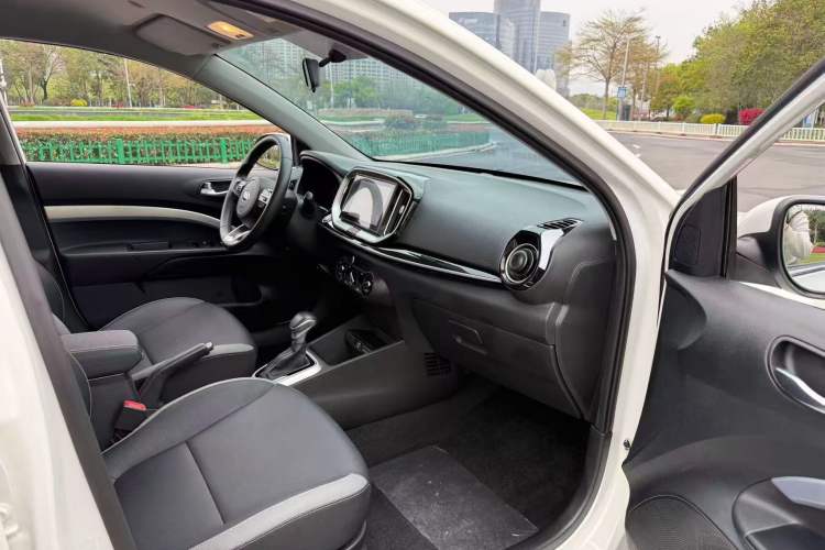 Used Kia kx1 Stonic 2021 1.4L Automatic Fun Edition Interior 2