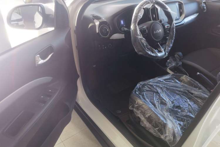 Used Kia kx1 Stonic 2021 1.4L CVT Fun Edition Interior 2