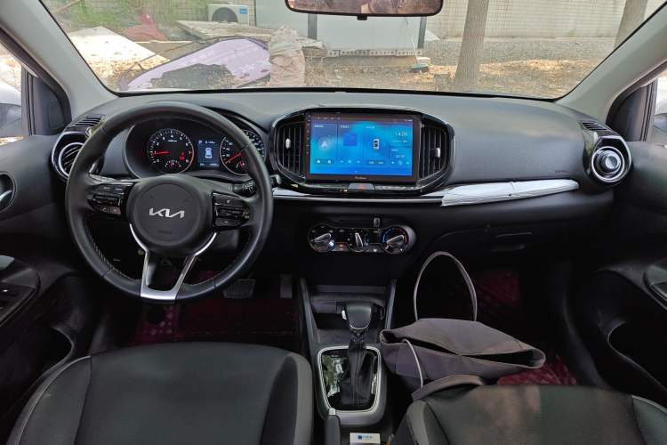 Used Kia kx1 Stonic 2021 1.4L CVT Fun Edition Interior 2