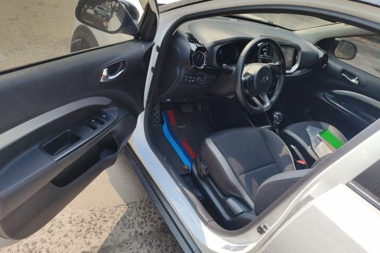 Used Kia kx1 Stonic 2021 1.4L CVT Fun & Sunroof Model Interior 3
