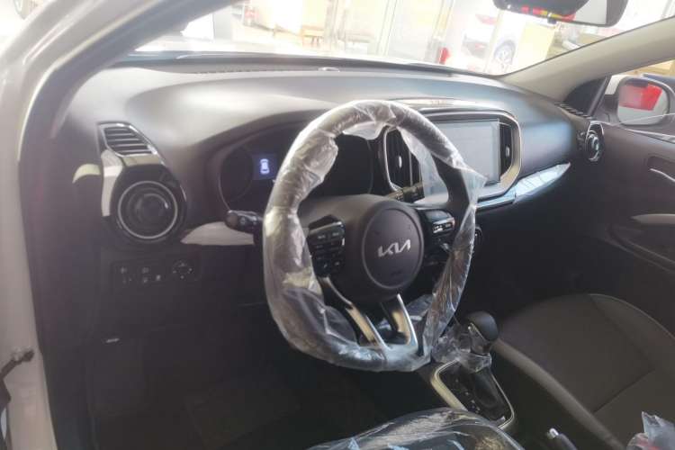 Used Kia kx1 Stonic 2021 1.4L CVT Fun Edition Interior 3