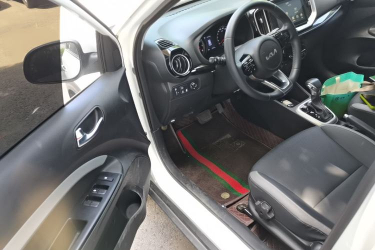 Used Kia kx1 Stonic 2021 1.4L CVT Fun Edition Interior 3