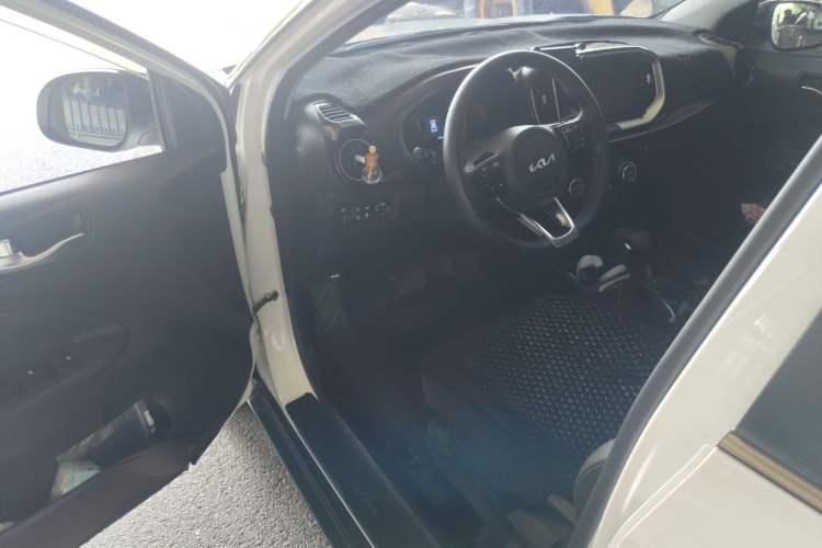 Used Kia kx1 Stonic 2021 1.4L CVT Fun & Sunroof Model Interior 3