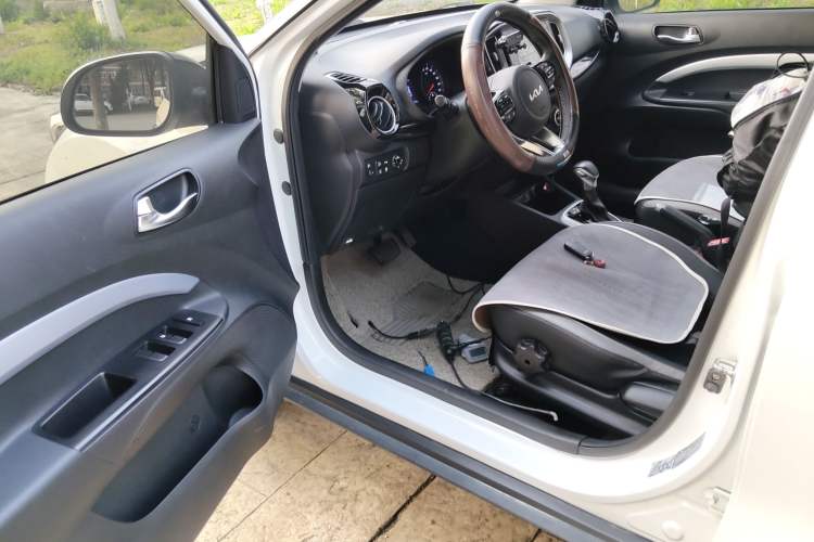 Used Kia kx1 Stonic 2021 1.4L CVT Sunroof Model Interior 3