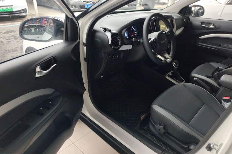 Used Kia kx1 Stonic 2021 1.4L CVT Sunroof Model Interior 3