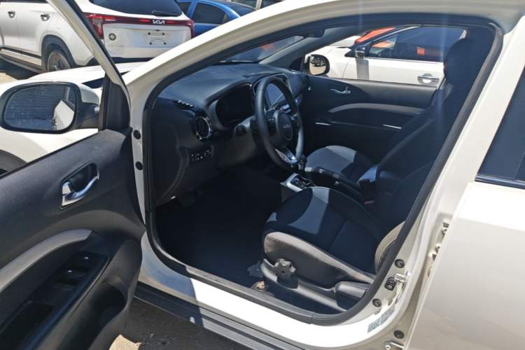 Used Kia kx1 Stonic 2021 1.4L CVT Fun Edition Interior 3