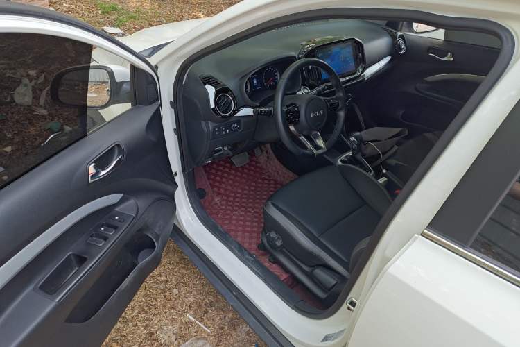 Used Kia kx1 Stonic 2021 1.4L CVT Fun Edition Interior 3