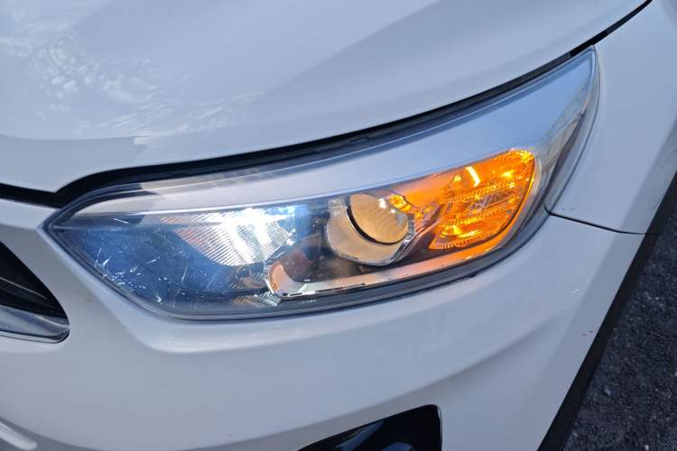 Used Kia kx1 Stonic 2021 1.4L Manual Fun Edition Left Front Headlight