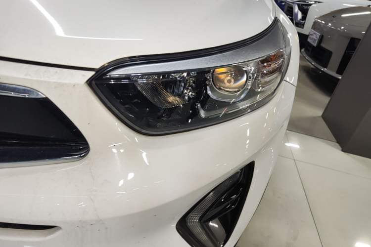 Used Kia kx1 Stonic 2021 1.4L CVT Fun Edition Left Front Headlight