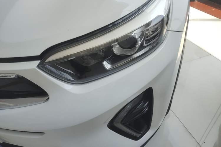 Used Kia kx1 Stonic 2021 1.4L Automatic Fun Edition Left Front Headlight