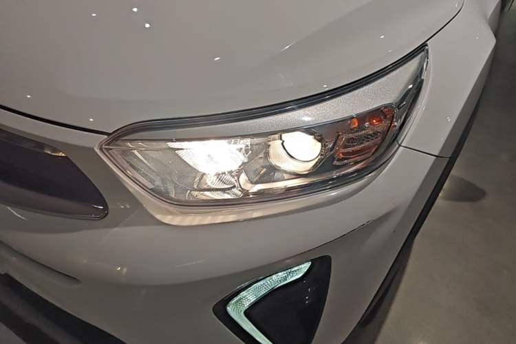 Used Kia kx1 Stonic 2021 1.4L Automatic Fun & Sport Edition Left Front Headlight