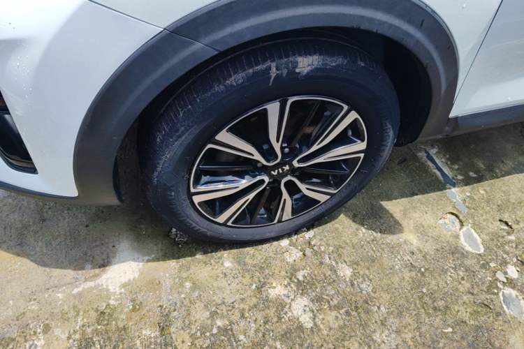 Used Kia kx1 Stonic 2021 1.4L CVT Fun Edition Left Front Wheel Hub