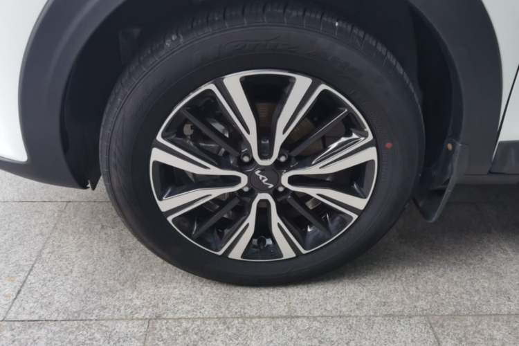 Used Kia kx1 Stonic 2021 1.4L CVT Fun Edition Left Front Wheel Hub