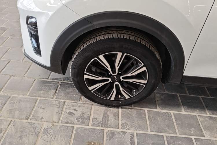 Used Kia kx1 Stonic 2021 1.4L CVT Fun Edition Left Front Wheel Hub