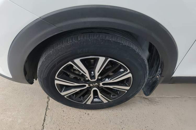 Used Kia kx1 Stonic 2021 1.4L Automatic Fun & Sport Edition Left Front Wheel Hub