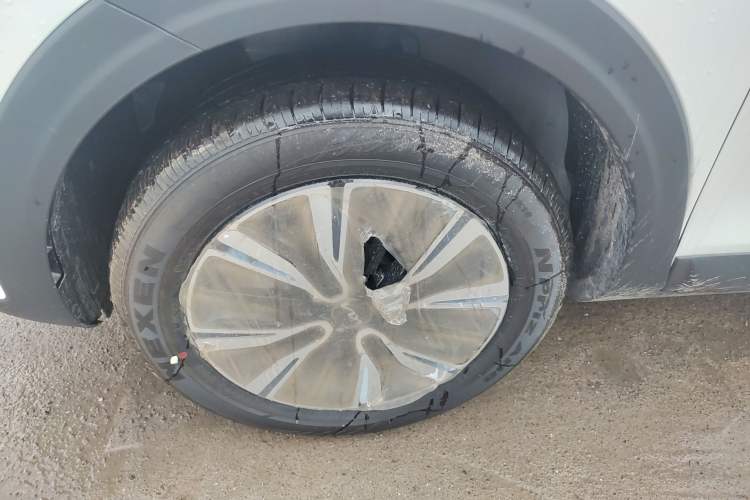Used Kia kx1 Stonic 2021 1.4L CVT Fun Edition Left Front Wheel Hub