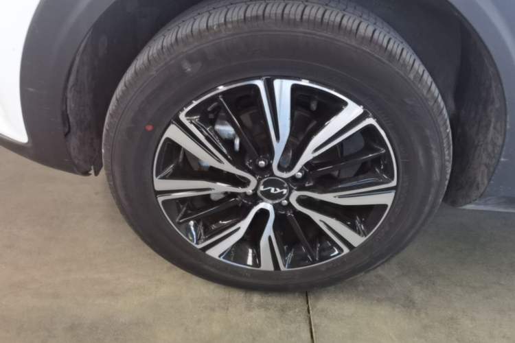 Used Kia kx1 Stonic 2021 1.4L CVT Fun Edition Left Front Wheel Hub