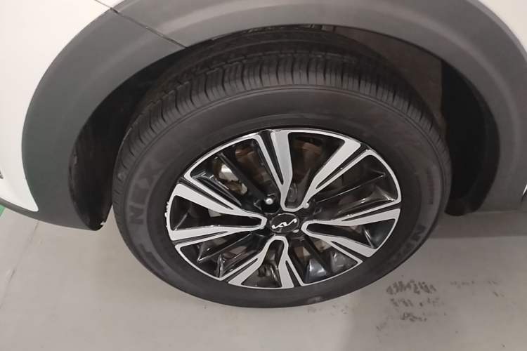 Used Kia kx1 Stonic 2021 1.4L CVT Fun Edition Left Front Wheel Hub