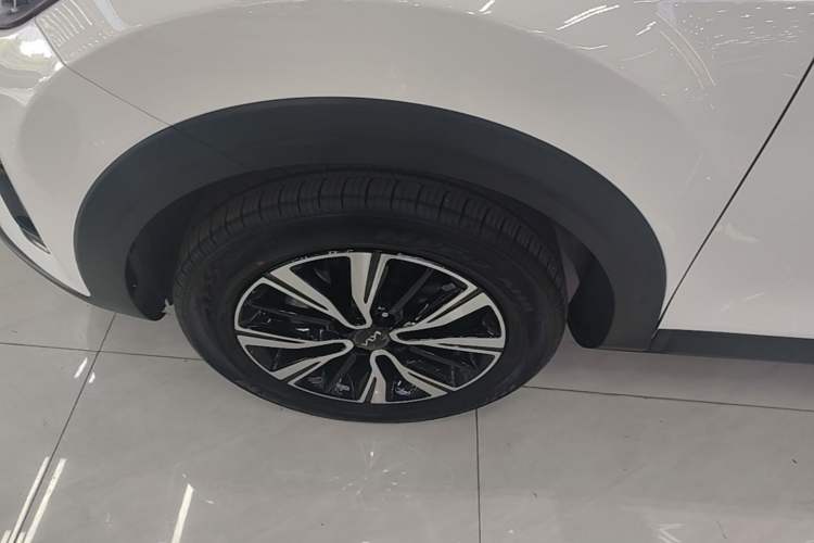 Used Kia kx1 Stonic 2021 1.4L CVT Fun Edition Left Front Wheel Hub