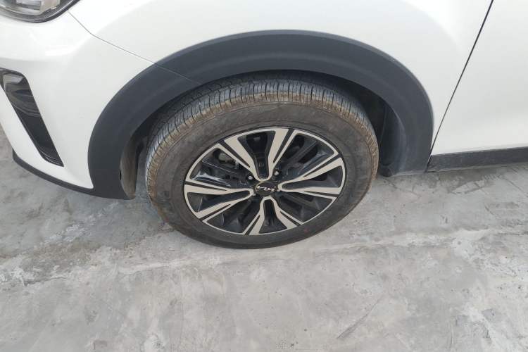 Used Kia kx1 Stonic 2021 1.4L CVT Fun Edition Left Front Wheel Hub