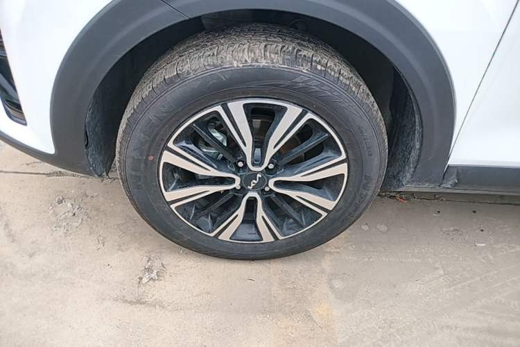 Used Kia kx1 Stonic 2021 1.4L CVT Fun Edition Left Front Wheel Hub