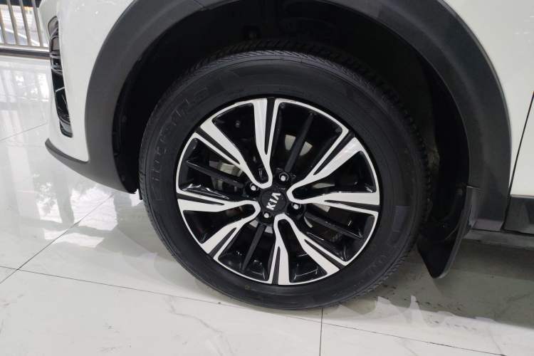 Used Kia kx1 Stonic 2021 1.4L CVT Fun Edition Left Front Wheel Hub